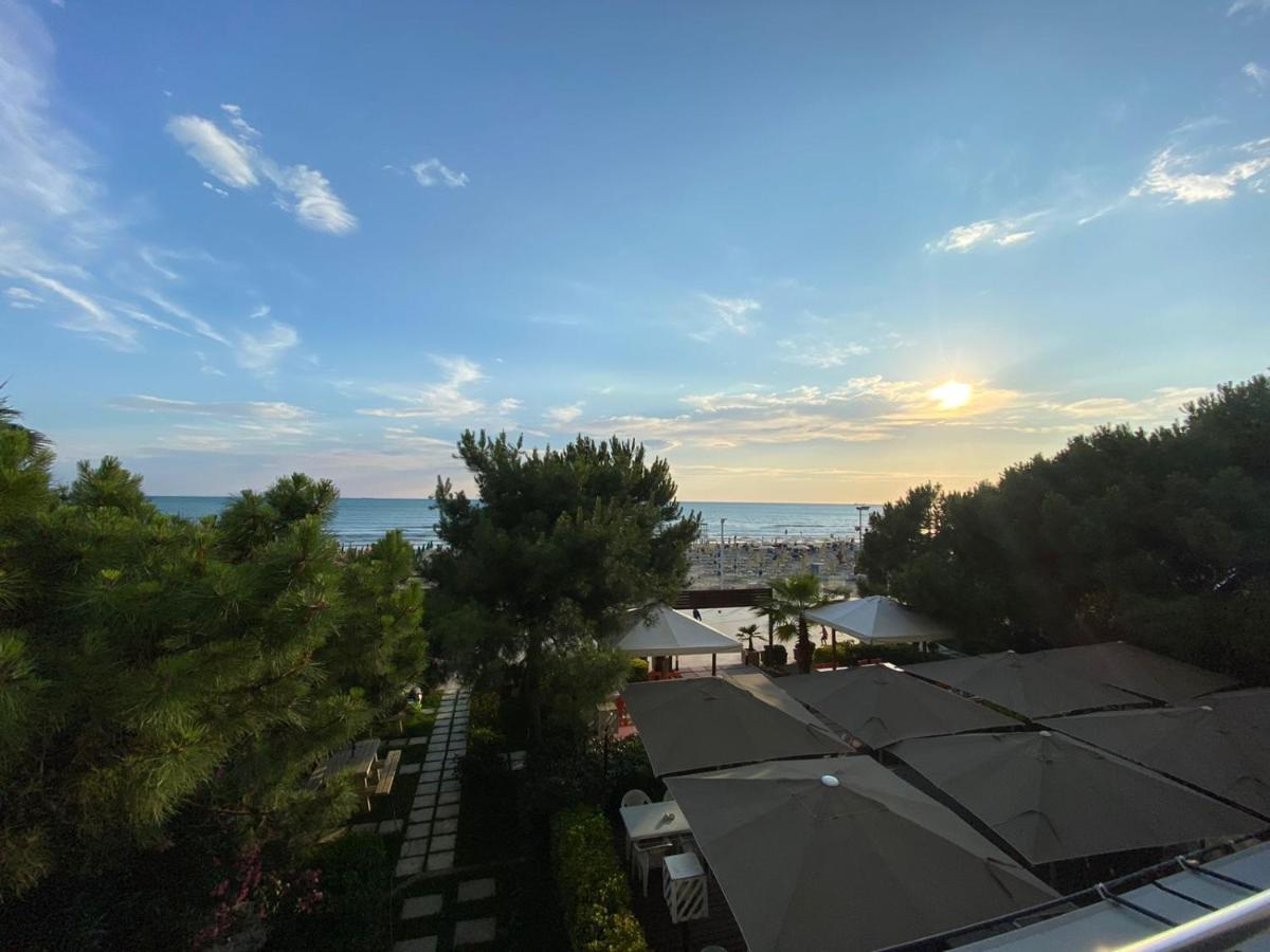 Rumar Hotel Durrës Eksteriør bilde