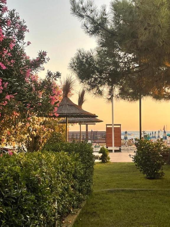 Rumar Hotel Durrës Eksteriør bilde